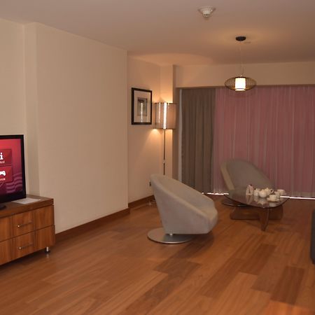 Hotel Crowne Plaza Istanbul Harbiye By Ihg Exterior foto A living room at the hotel