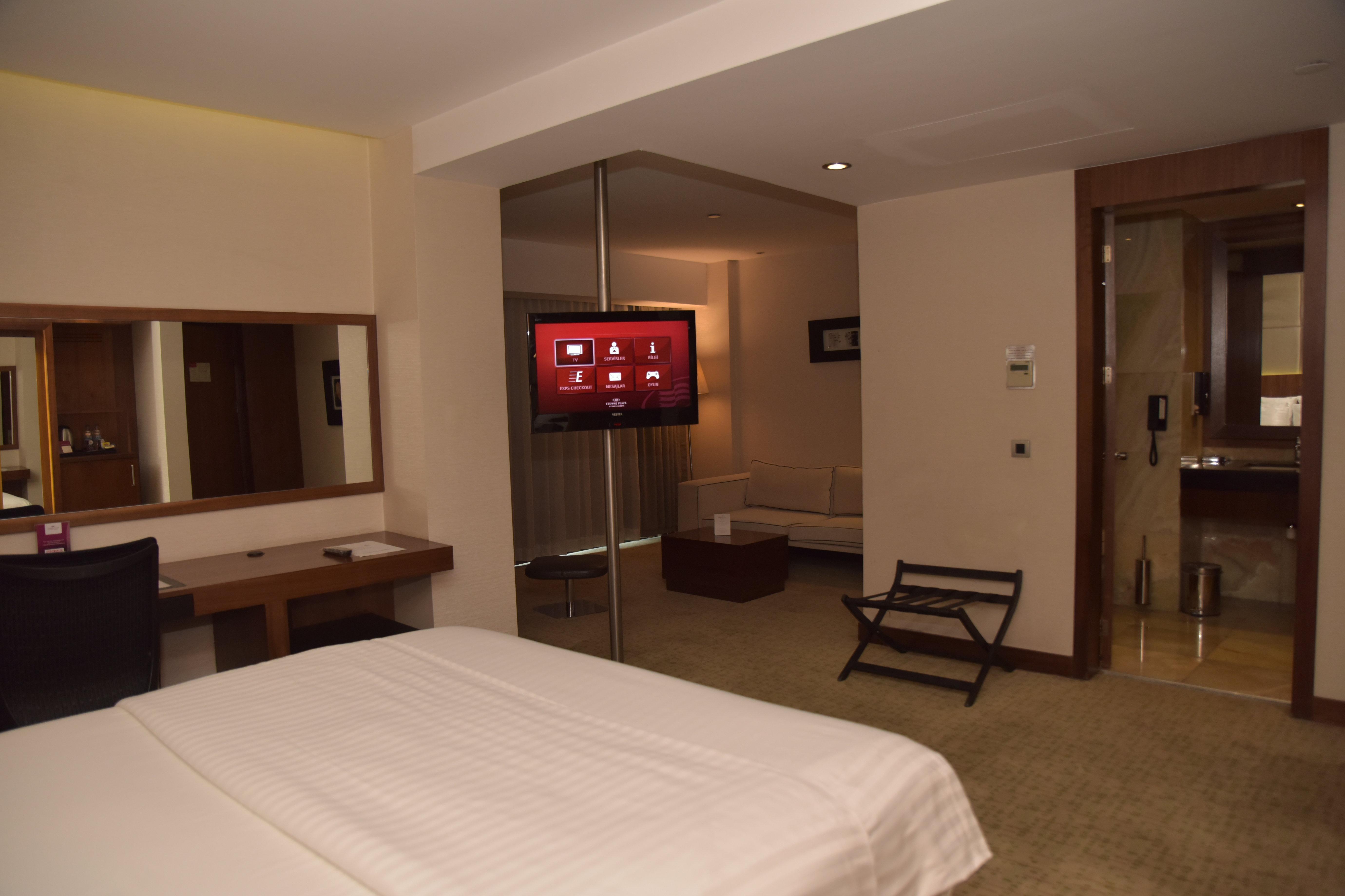 Hotel Crowne Plaza Istanbul Harbiye By Ihg Exterior foto A room at the hotel