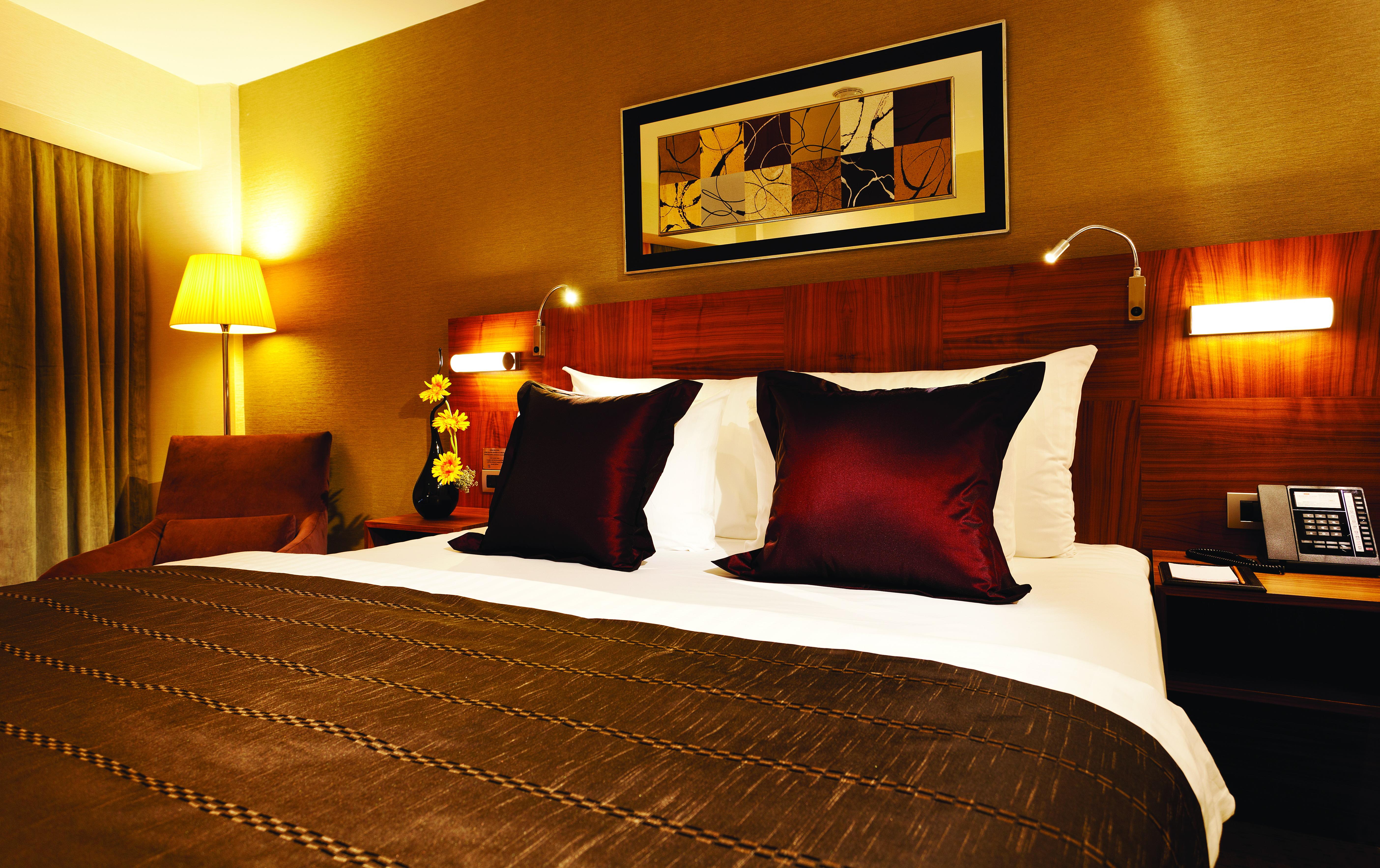 Hotel Crowne Plaza Istanbul Harbiye By Ihg Exterior foto A bedroom at the hotel