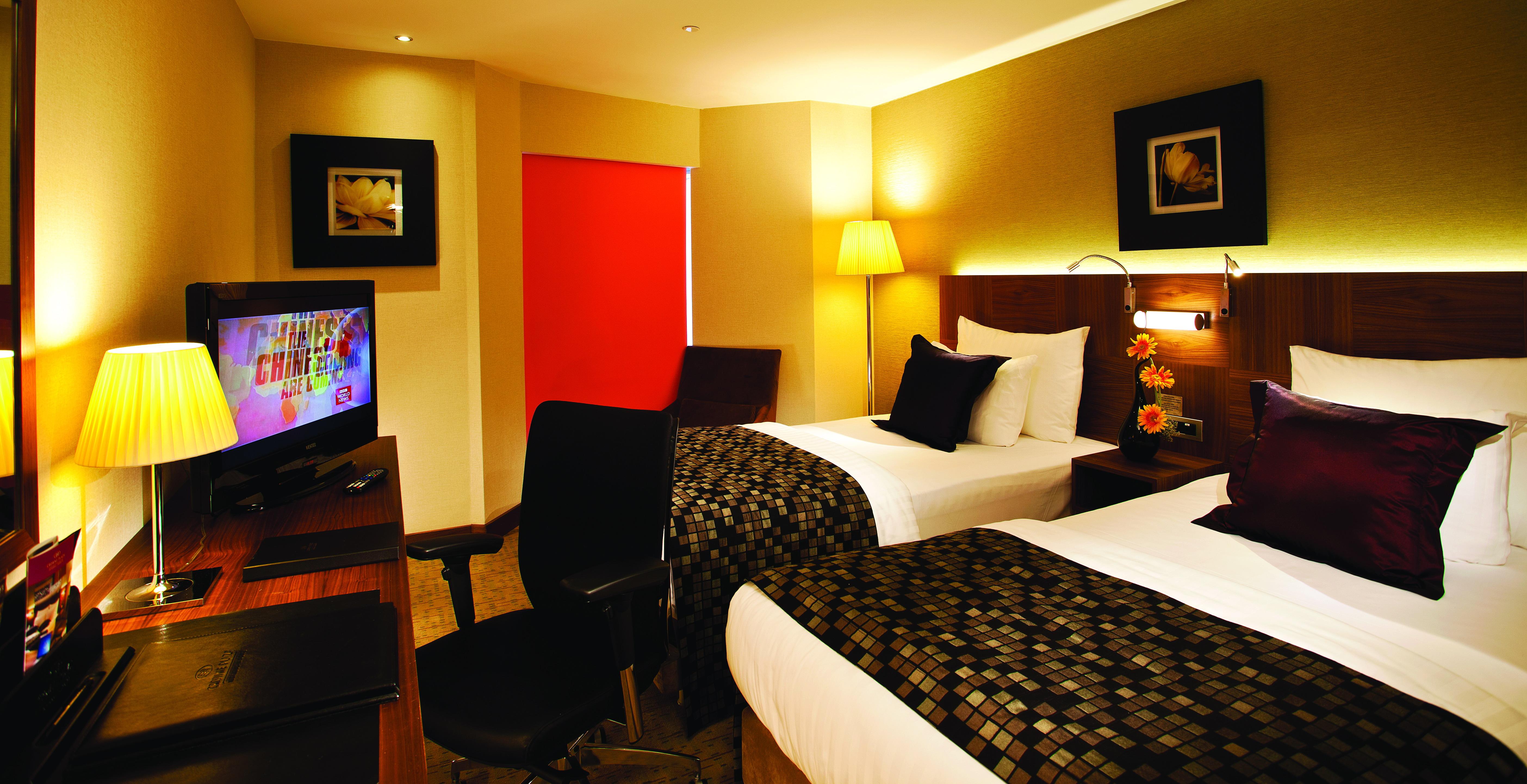 Hotel Crowne Plaza Istanbul Harbiye By Ihg Exterior foto A typical hotel room