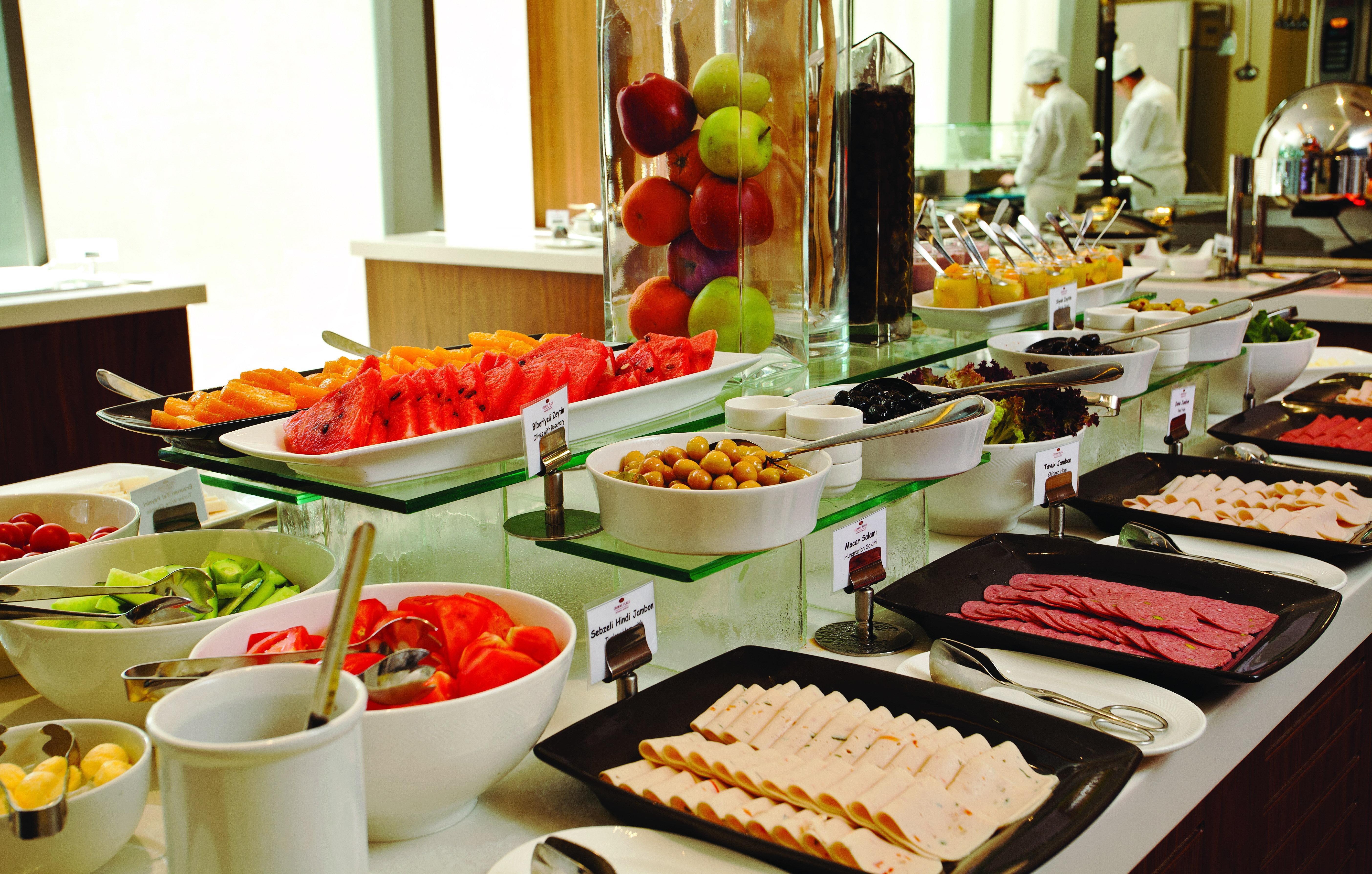 Hotel Crowne Plaza Istanbul Harbiye By Ihg Exterior foto A buffet at a hotel
