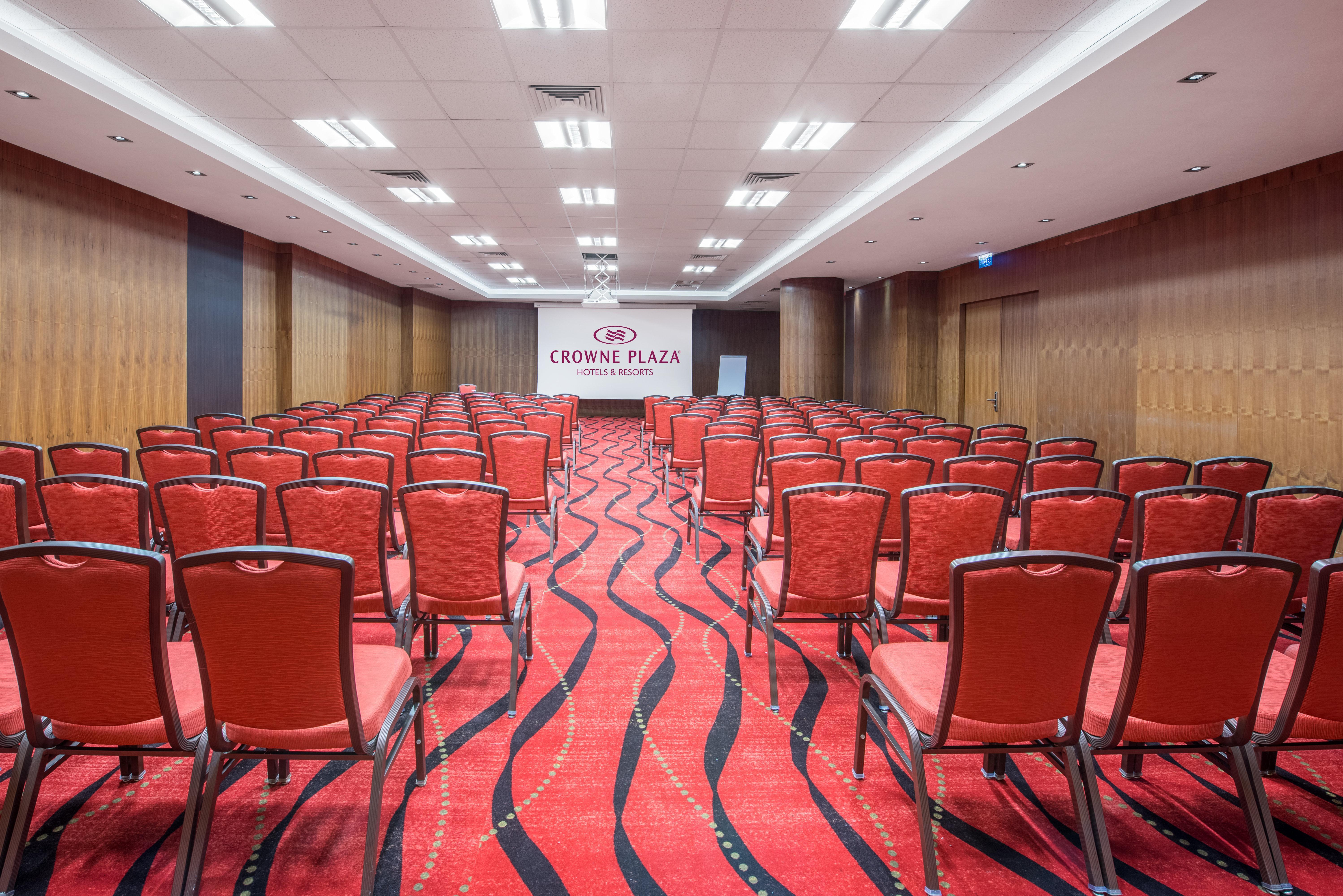 Hotel Crowne Plaza Istanbul Harbiye By Ihg Exterior foto Meeting room