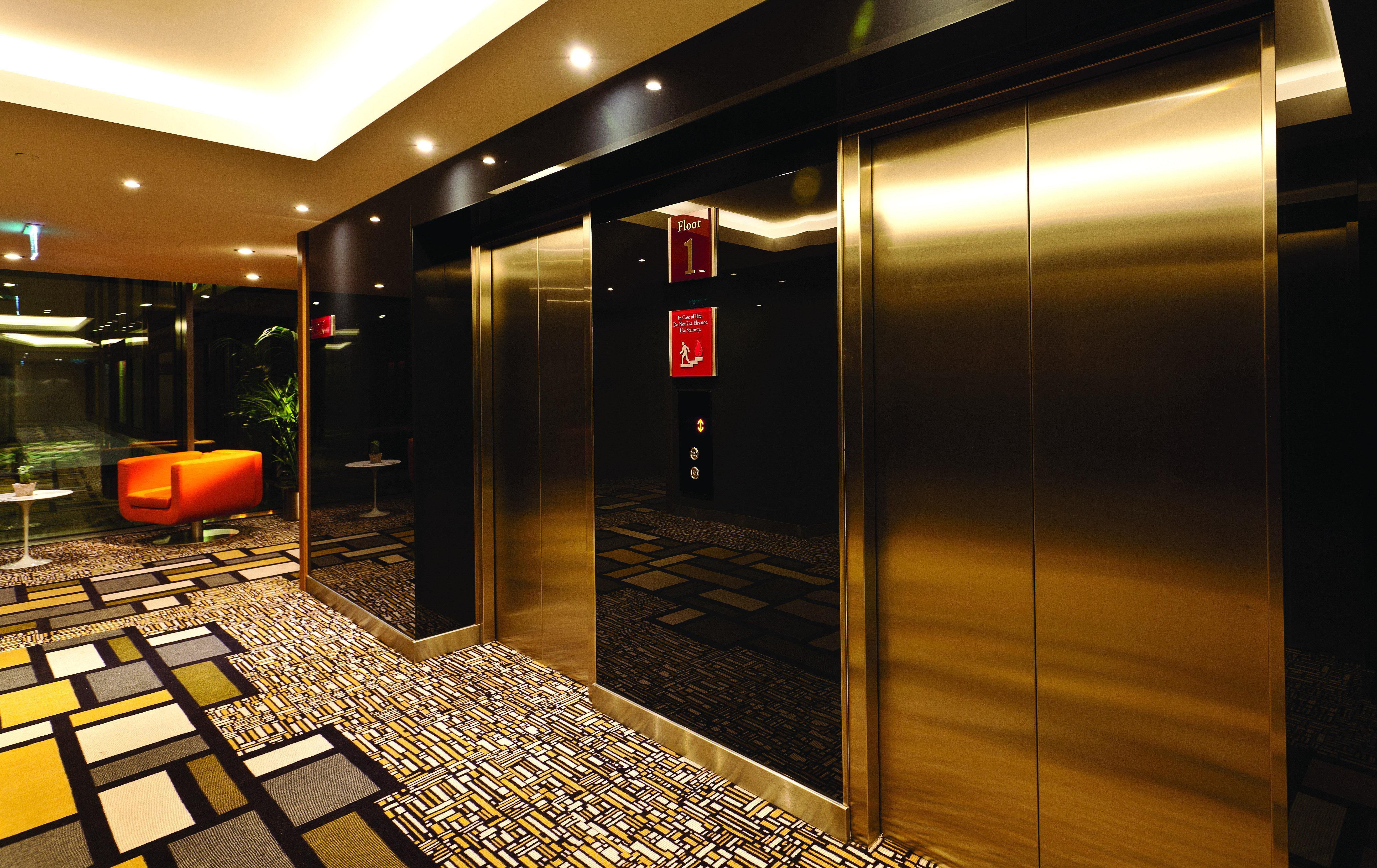 Hotel Crowne Plaza Istanbul Harbiye By Ihg Exterior foto Elevators at the lobby