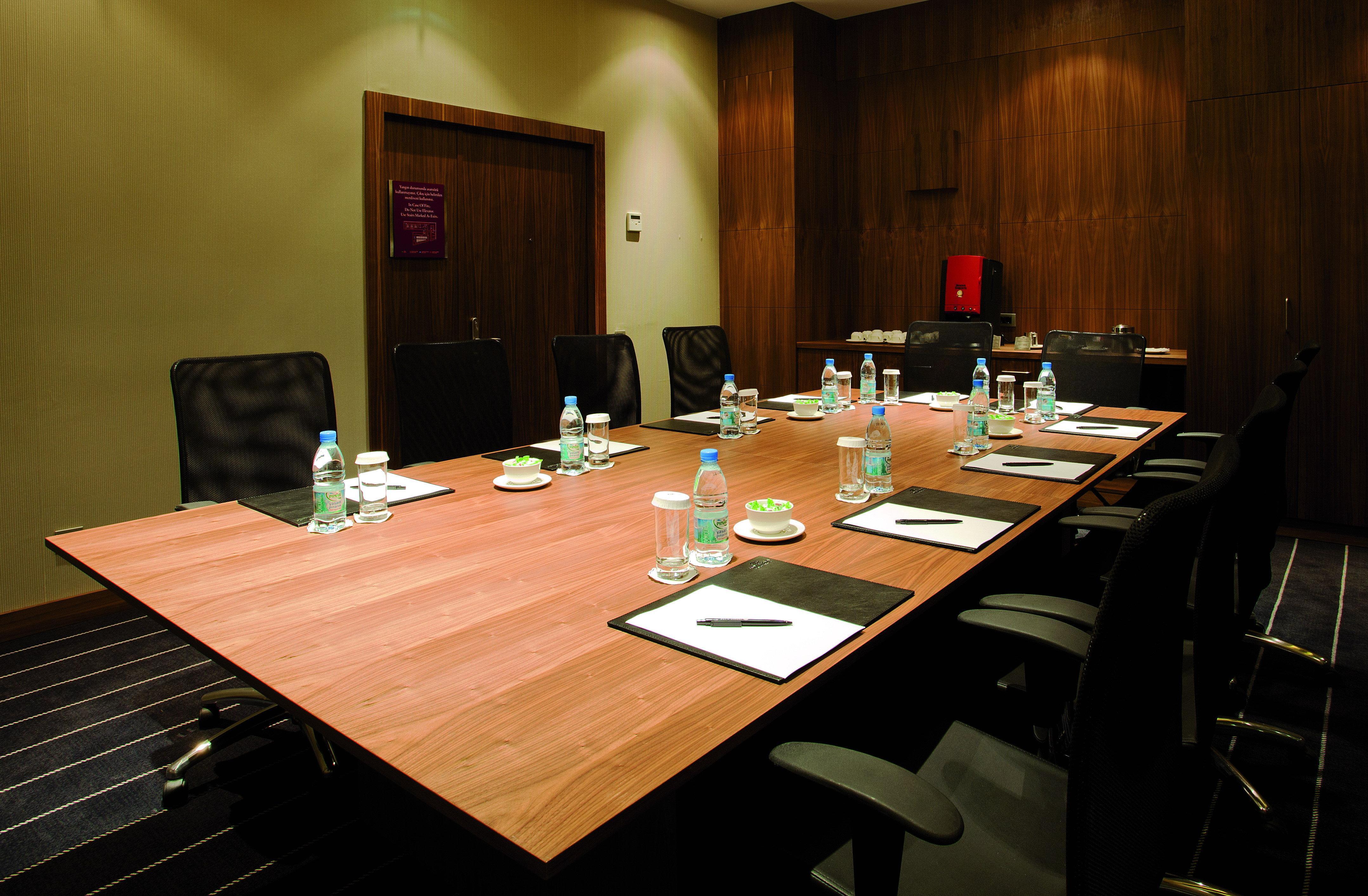 Hotel Crowne Plaza Istanbul Harbiye By Ihg Exterior foto A meeting room