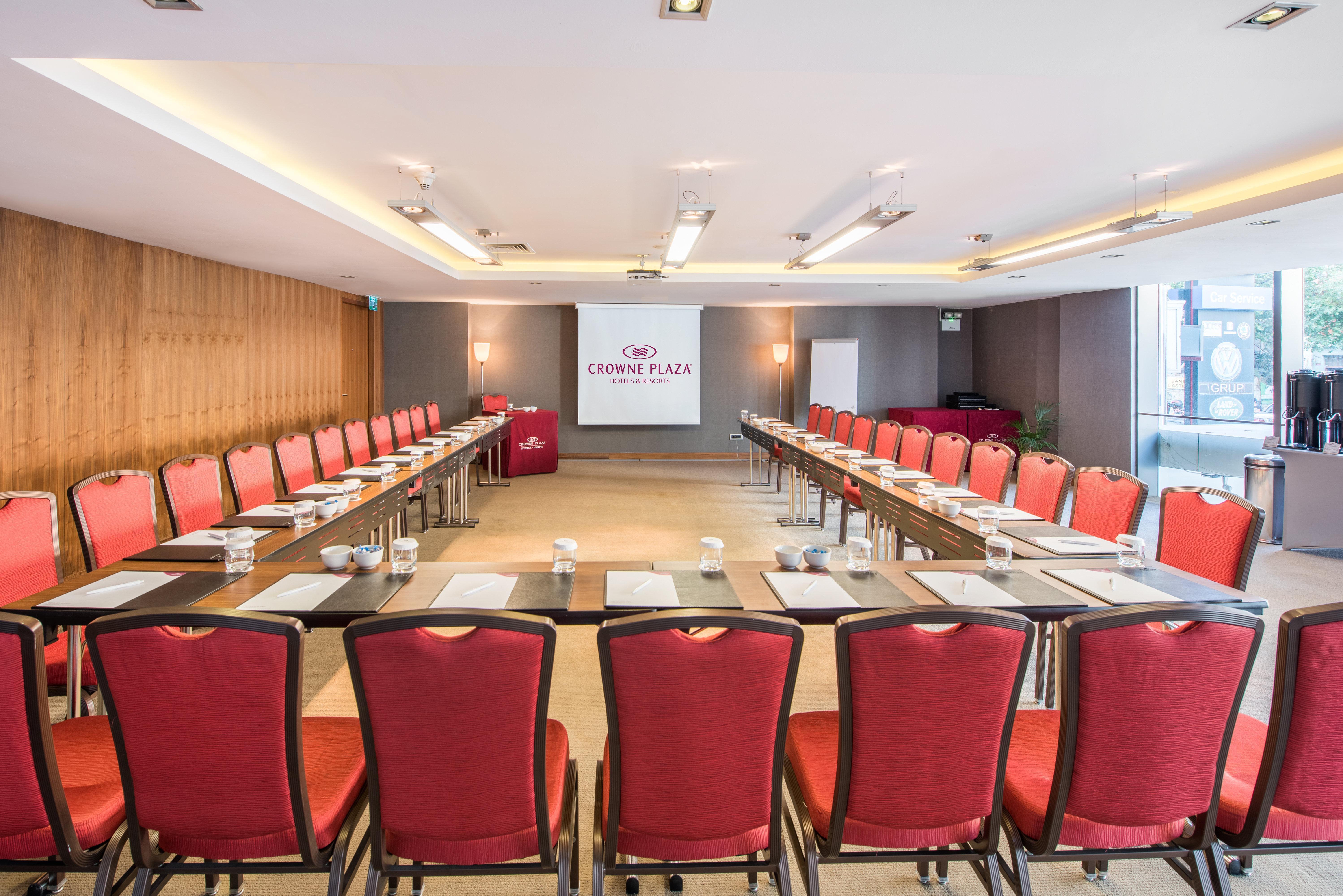 Hotel Crowne Plaza Istanbul Harbiye By Ihg Exterior foto Meeting room