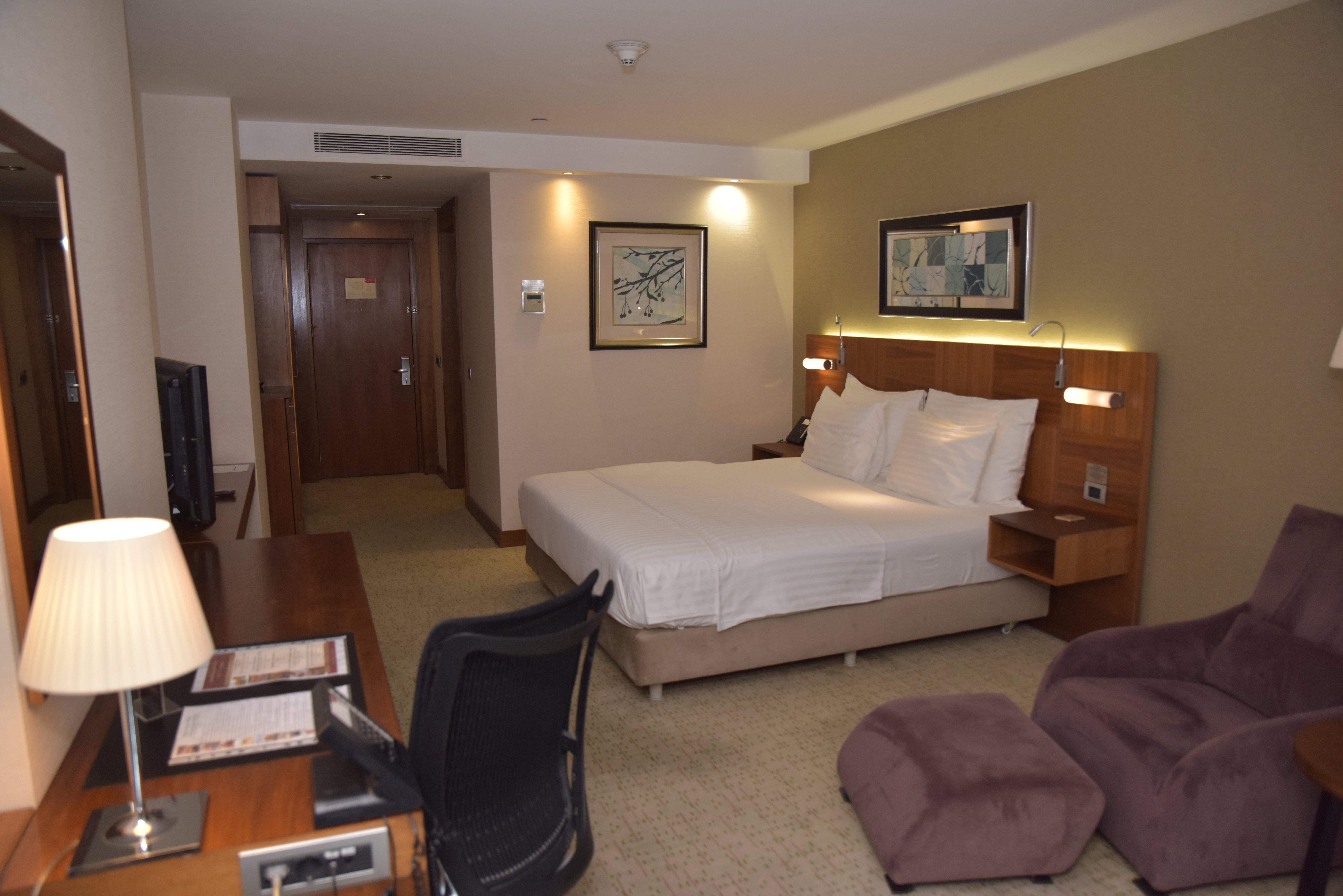 Hotel Crowne Plaza Istanbul Harbiye By Ihg Exterior foto A room at the Hilton London Heathrow