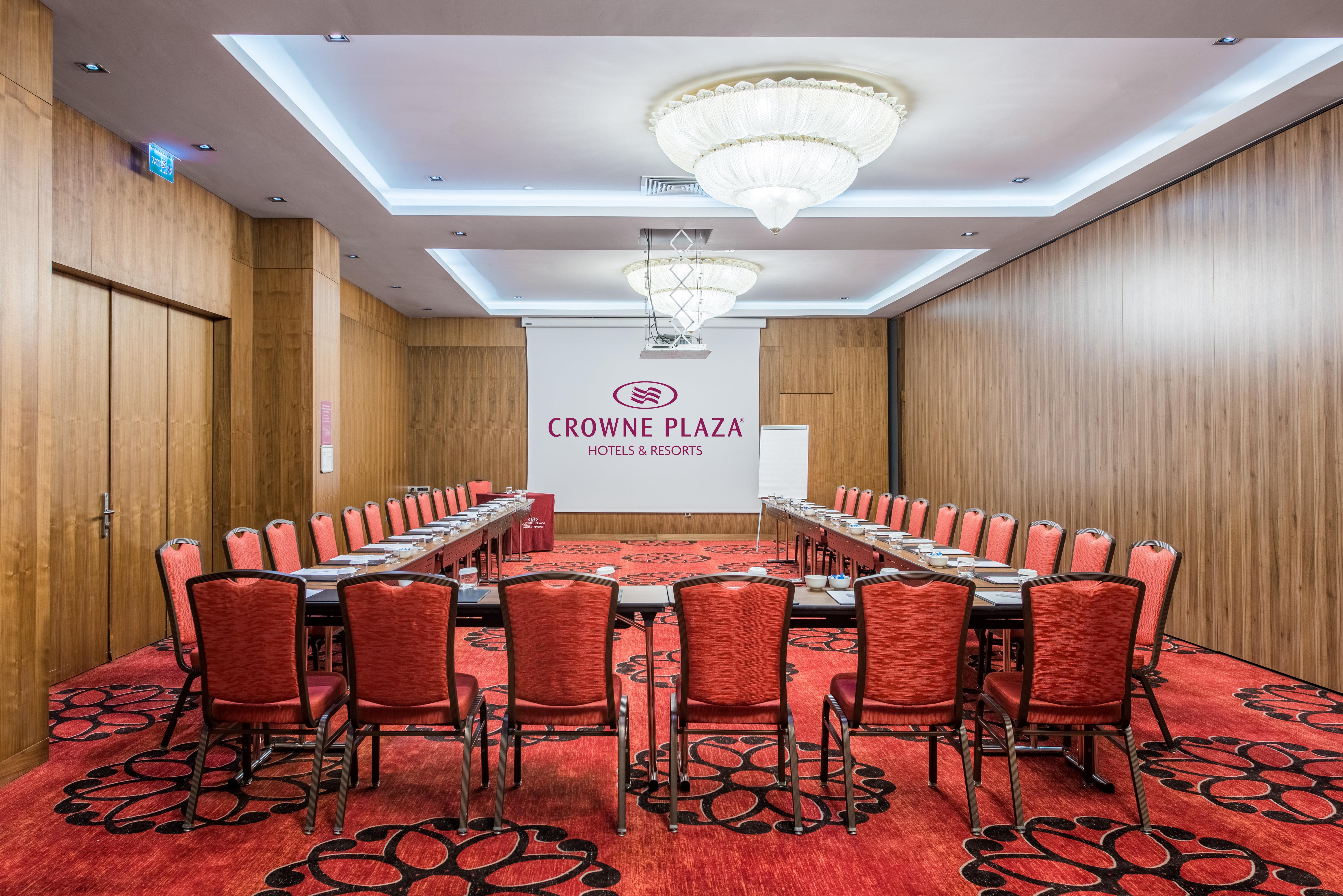 Hotel Crowne Plaza Istanbul Harbiye By Ihg Exterior foto Meeting room