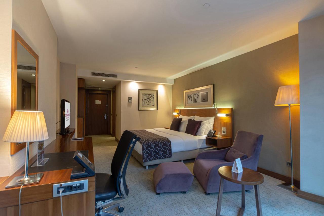 Hotel Crowne Plaza Istanbul Harbiye By Ihg Exterior foto A room at the Hilton London Heathrow