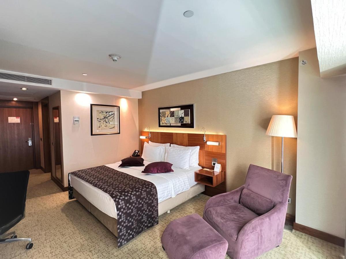 Hotel Crowne Plaza Istanbul Harbiye By Ihg Exterior foto A room at the hotel