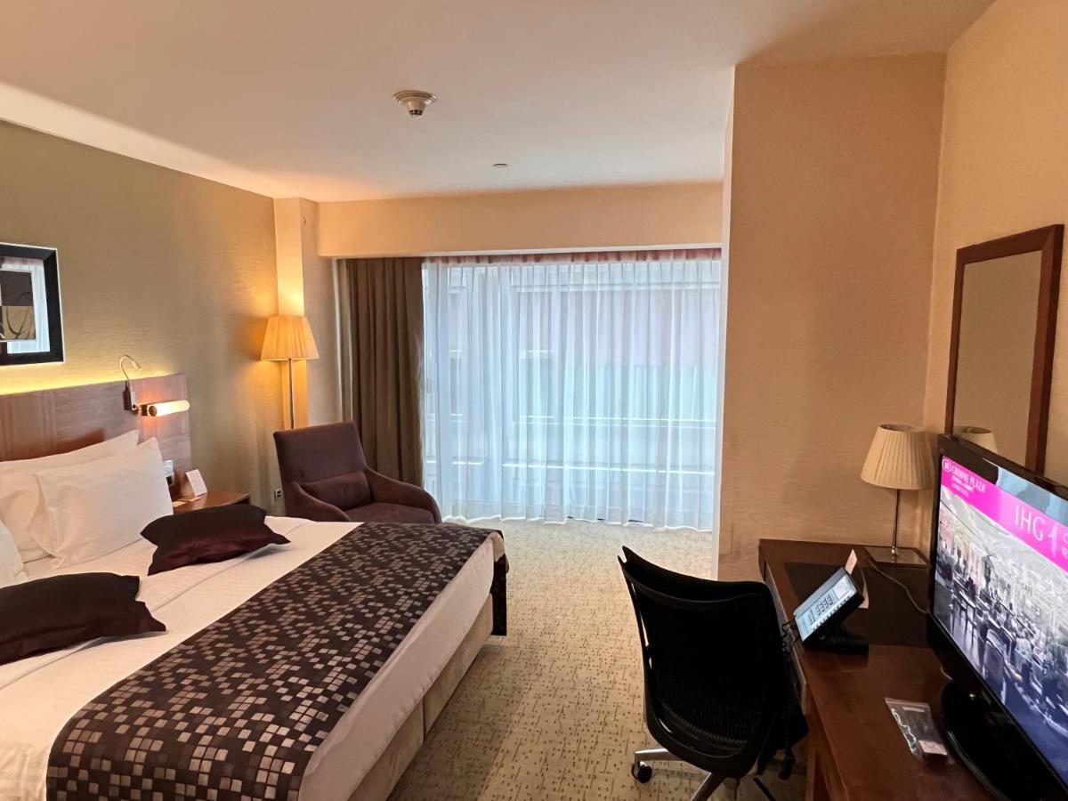 Hotel Crowne Plaza Istanbul Harbiye By Ihg Exterior foto A room at the hotel