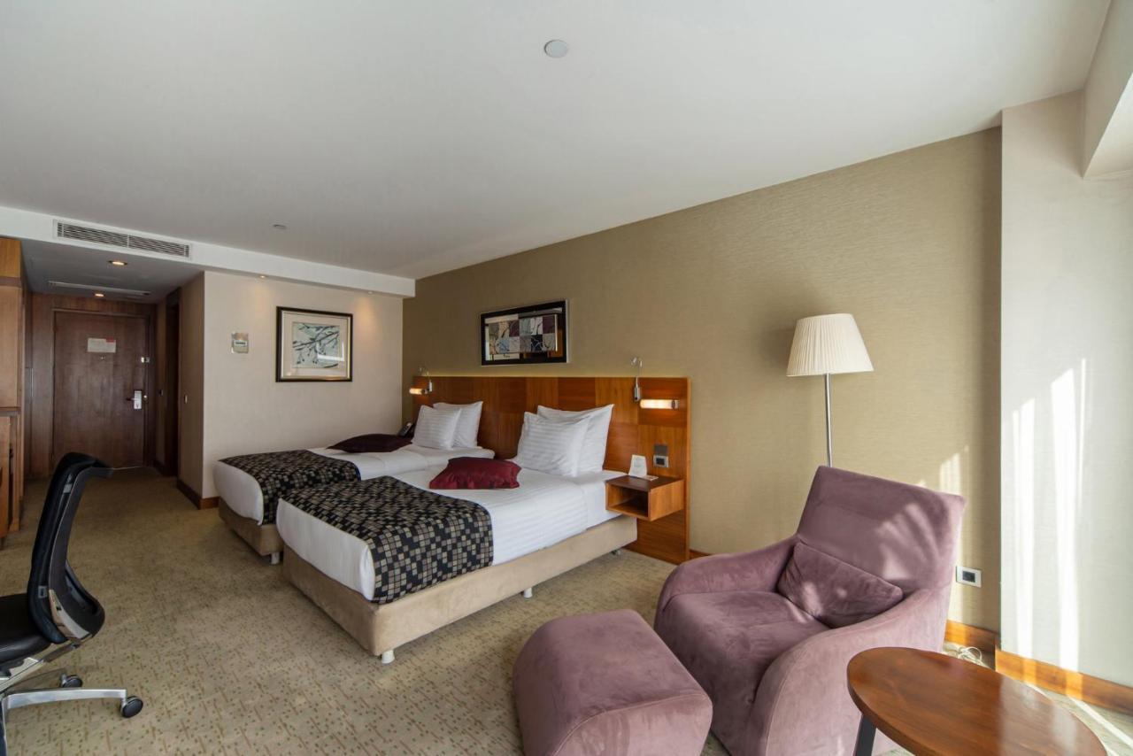 Hotel Crowne Plaza Istanbul Harbiye By Ihg Exterior foto A room at the hotel