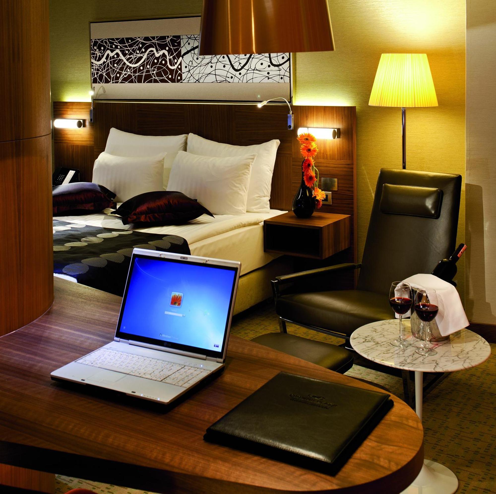 Hotel Crowne Plaza Istanbul Harbiye By Ihg Exterior foto A room at the hotel