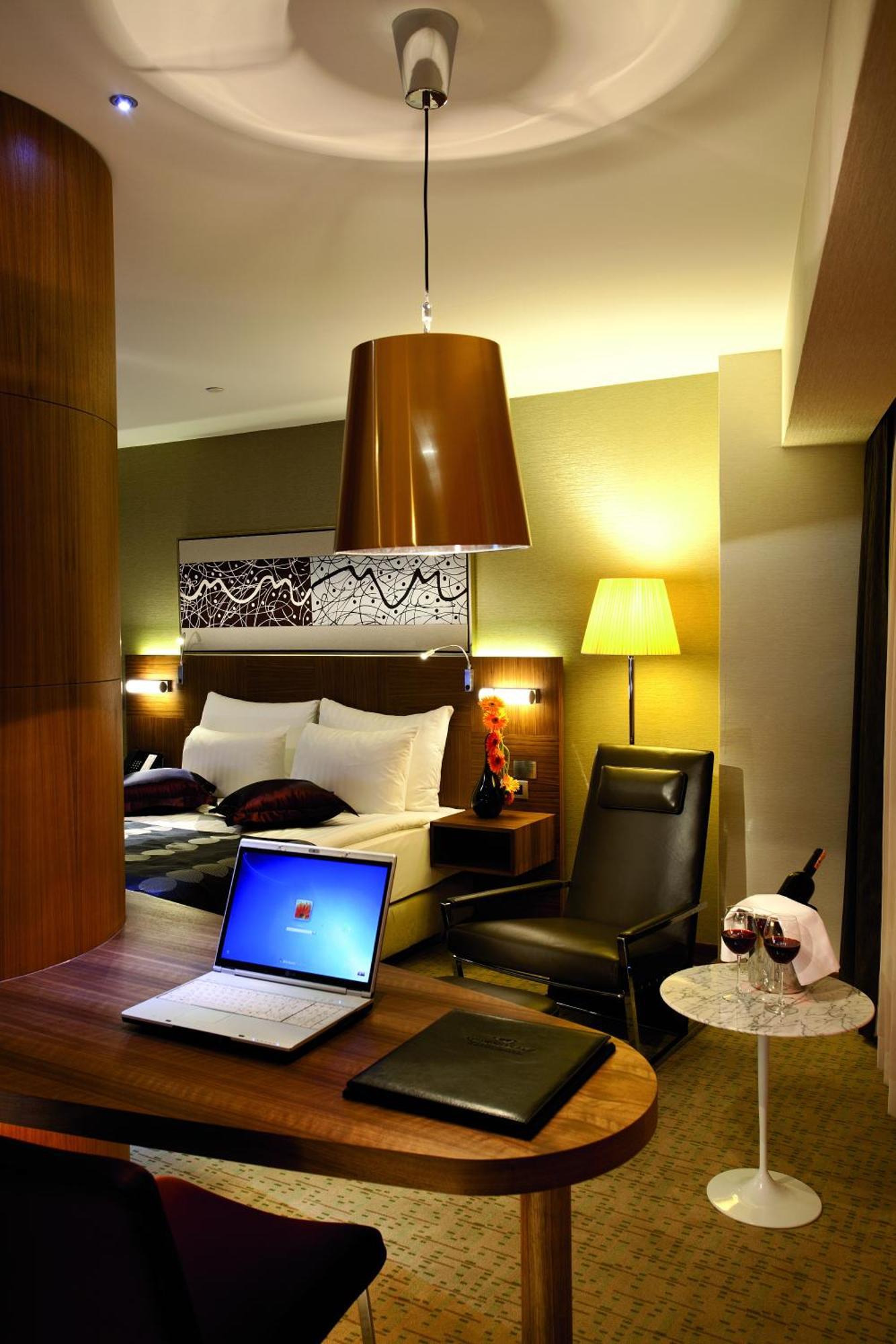 Hotel Crowne Plaza Istanbul Harbiye By Ihg Exterior foto A room at the hotel
