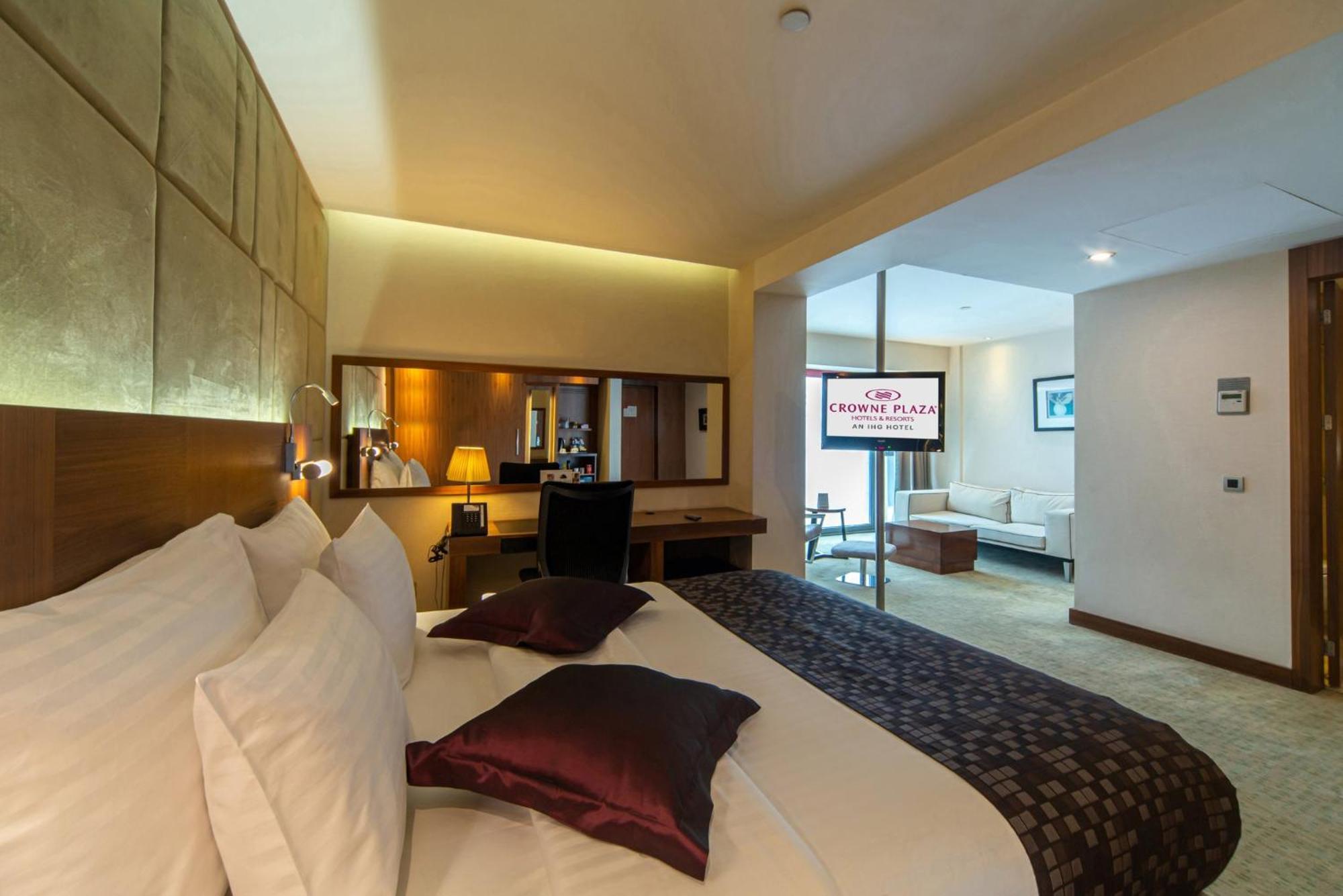Hotel Crowne Plaza Istanbul Harbiye By Ihg Exterior foto A suite at the Crowne Plaza Hotel, Dublin