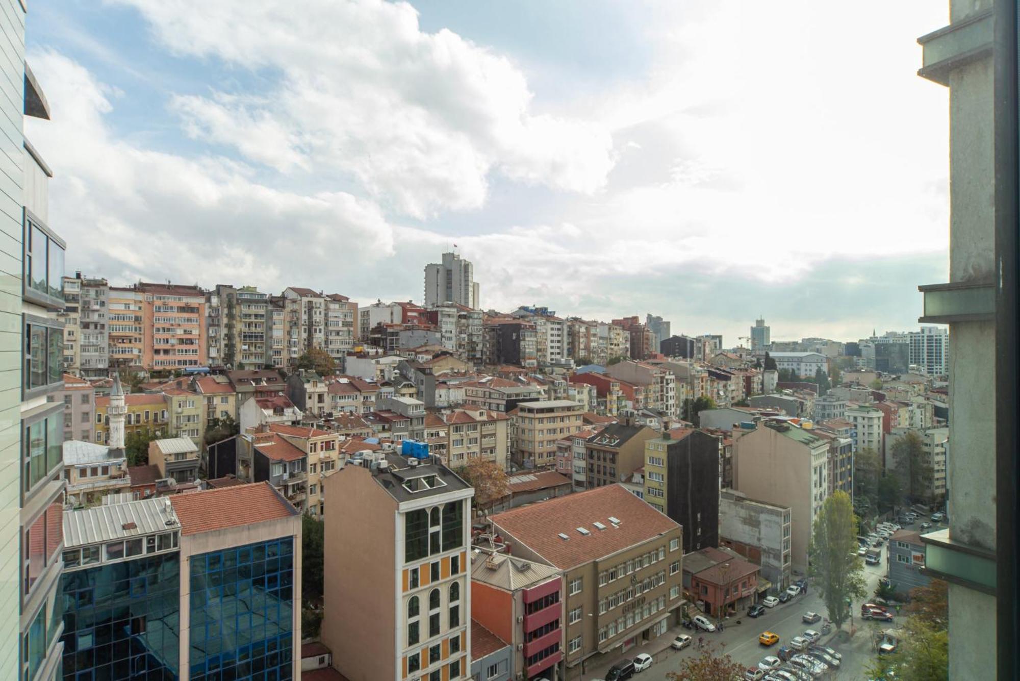 Hotel Crowne Plaza Istanbul Harbiye By Ihg Exterior foto A view of the neighborhood
