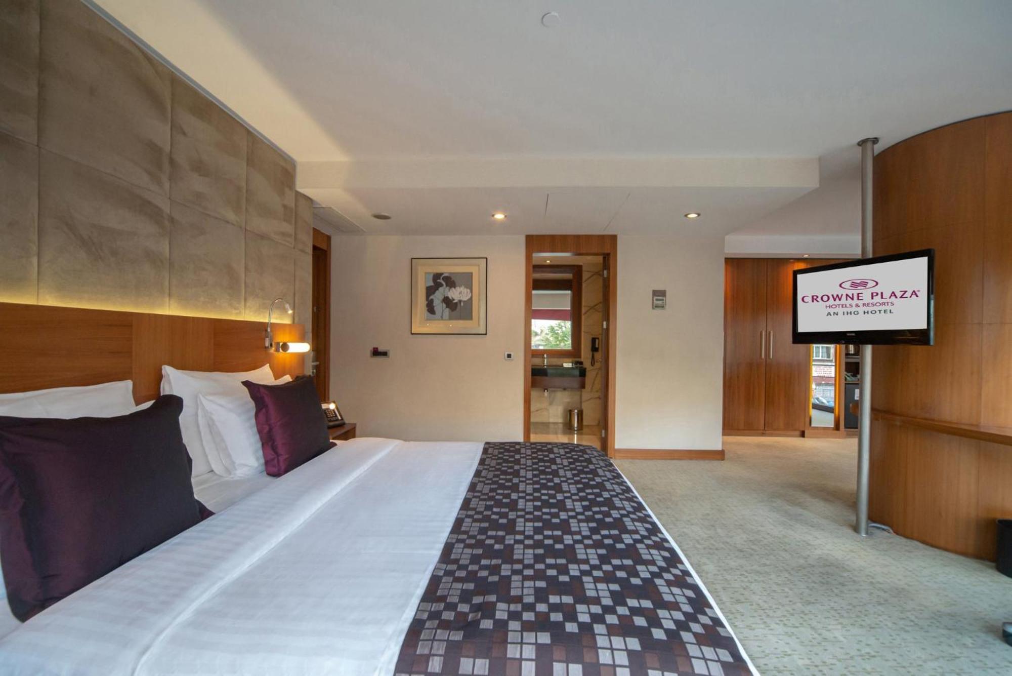 Hotel Crowne Plaza Istanbul Harbiye By Ihg Exterior foto A suite at Crowne Plaza